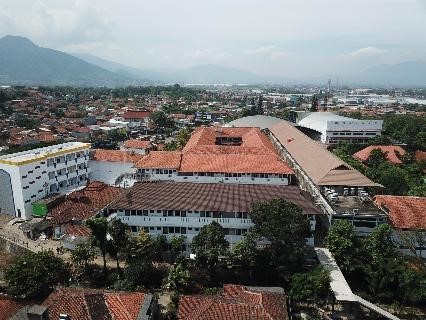 Bahasa Asing Sebagai Modal Globalisasi di Boarding School Al Masoem Bandung