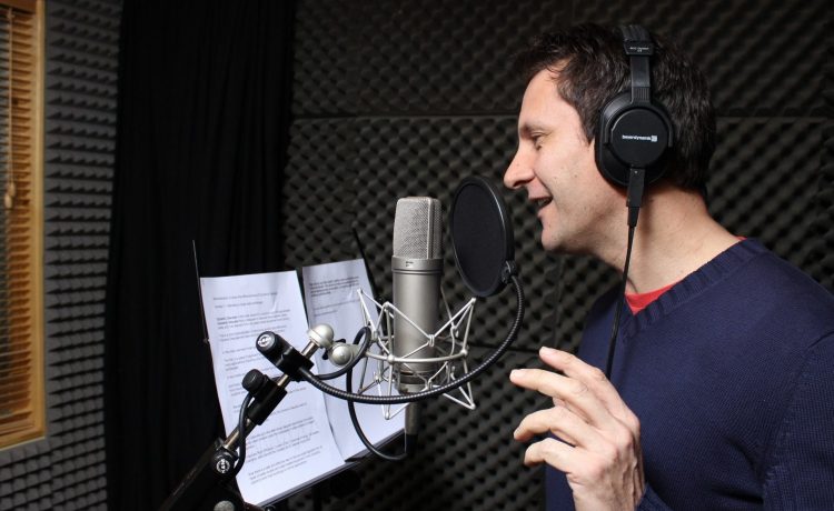 Promosi Jasa Voice Over Lewat Sosmed: Manfaatkan Rajakomen.com untuk Meningkatkan Kualitas Konten Anda