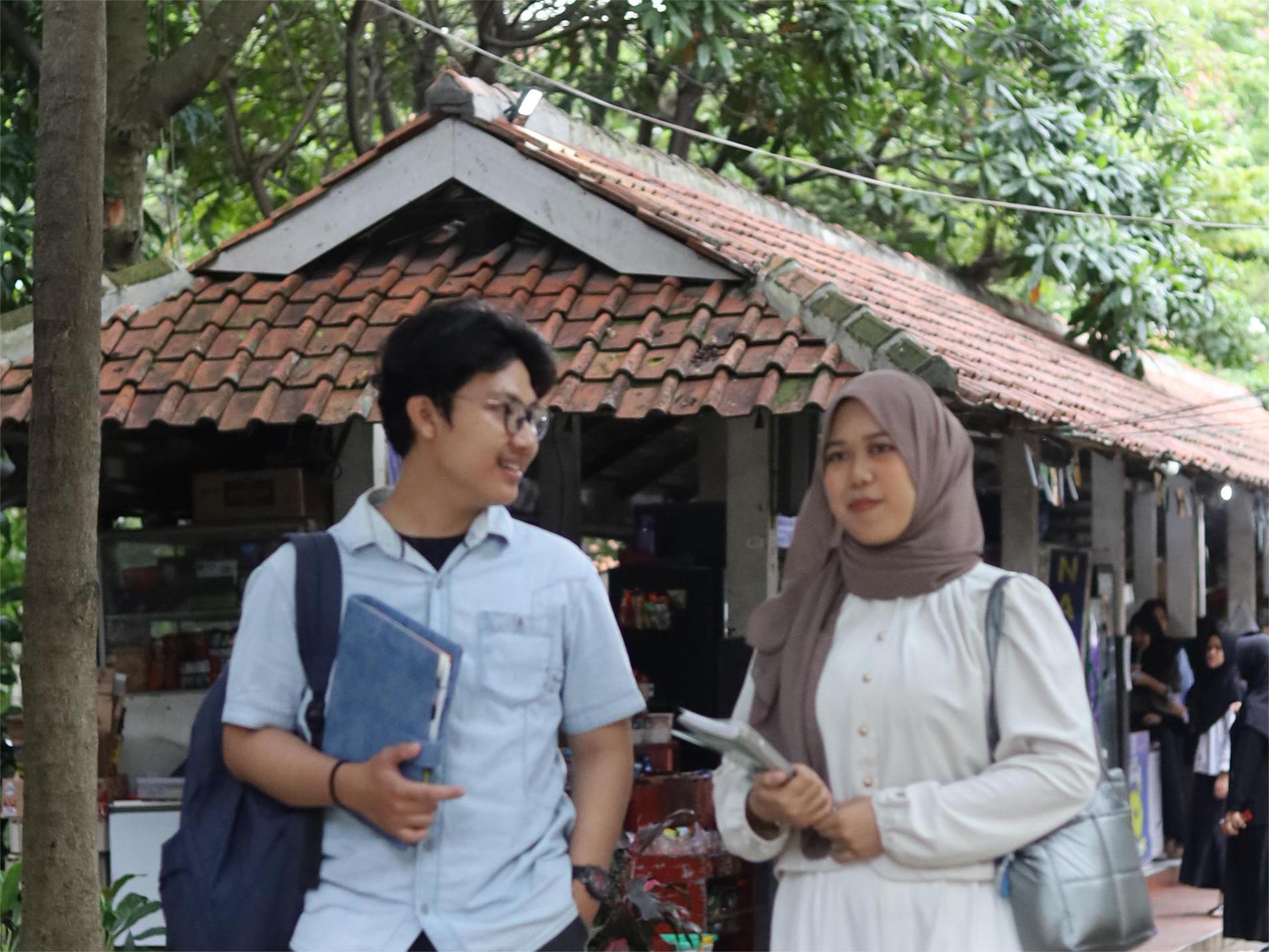 Biaya Pendidikan Untuk Kelas Reguler dan Non Reguler Per Semester Adalah 5 Juta Untuk Pendidikan Bahasa Inggris