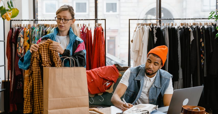 Mengelola Stok dan Supplier untuk Bisnis Fashion Online Tanpa Gudang Sendiri