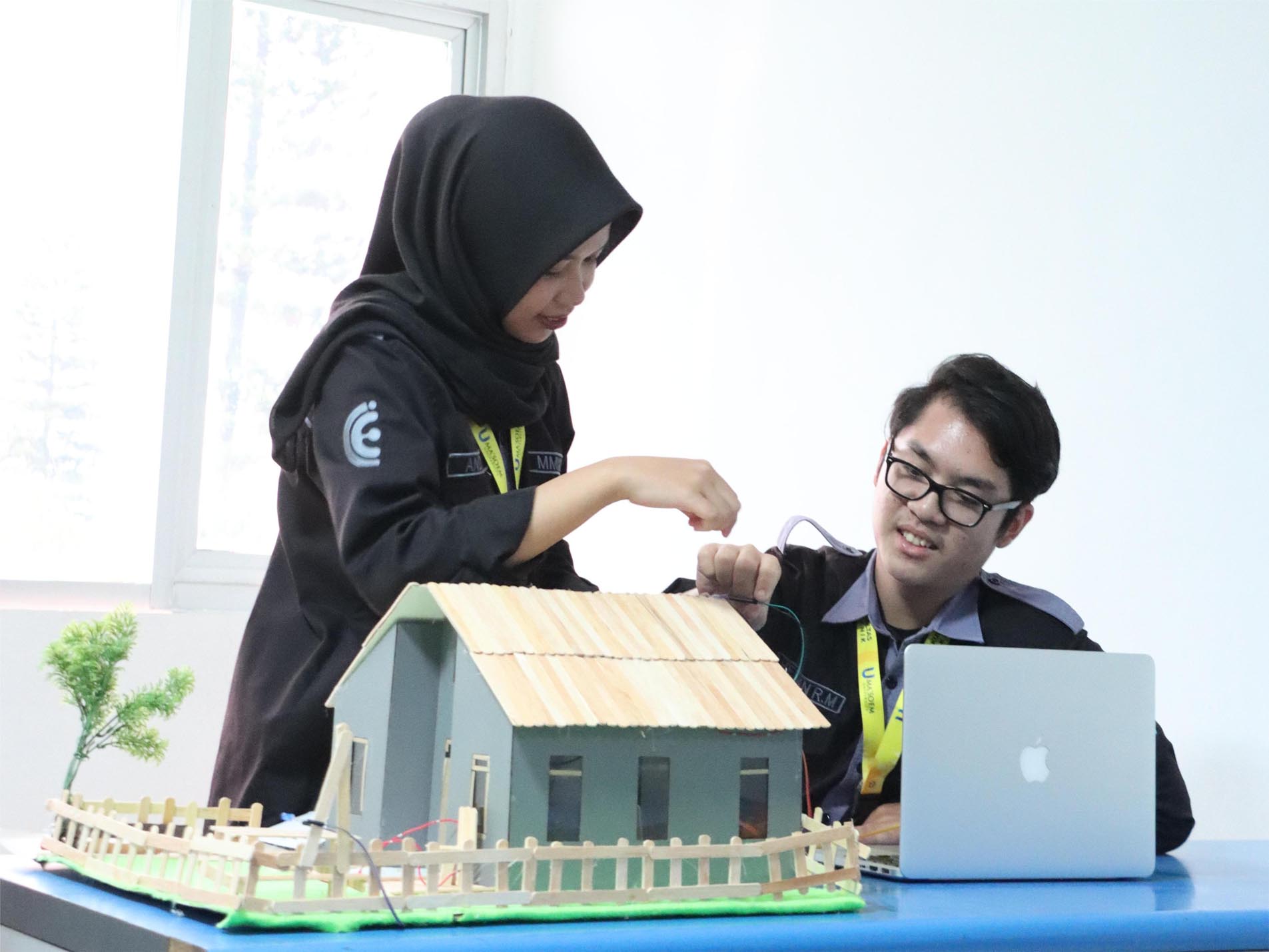 Bagaimana Cara Kuliah S1 Teknik Industri Berkualitas dengan Biaya yang Lebih Terjangkau Daripada Kampus Negeri