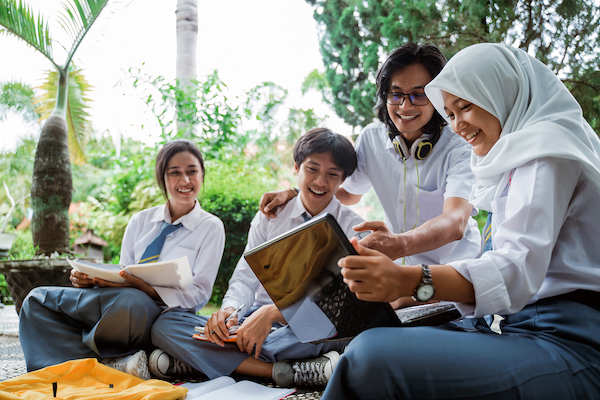 Tryout Online AKM SMA: Dukungan Digital untuk Guru dan Siswa