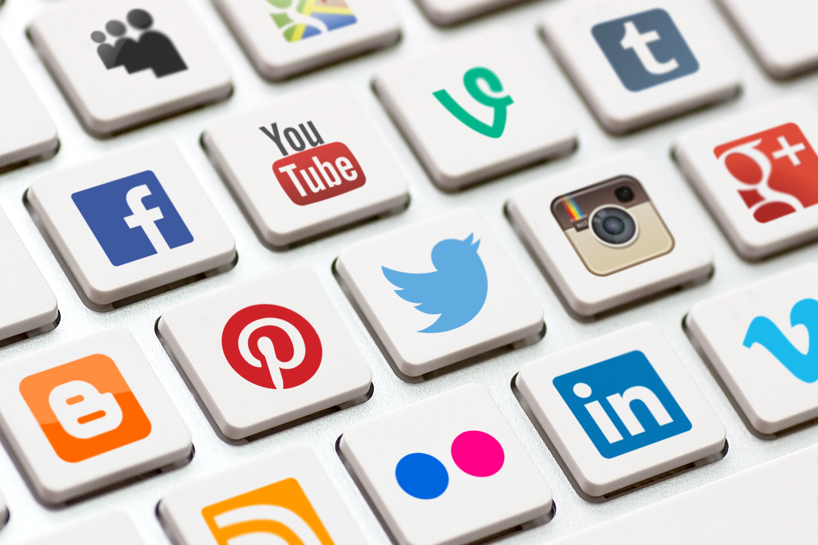 Mengoptimalkan Jasa Viral untuk Bisnis Anda: Langkah-langkah Membangun Brand di Media Sosial dengan rajakomen.com
